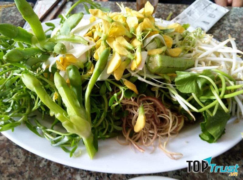 Chủ quán lẩu mắm Bà Sáu Cần Thơ là người miền Nam