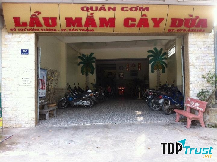 Quán lẩu mắm Cây Dừa