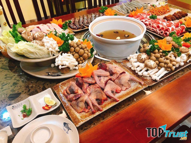 Lẩu nám Hoàng Kim