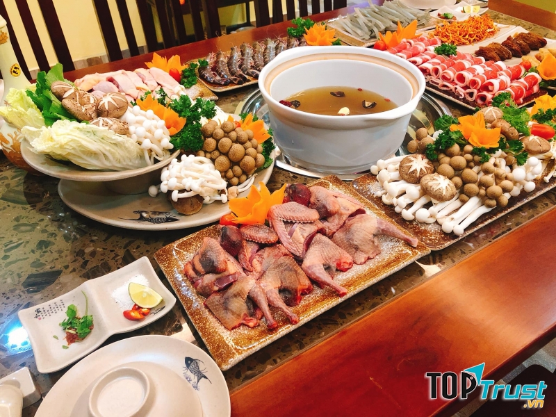 Lẩu nấm Hoàng Kim