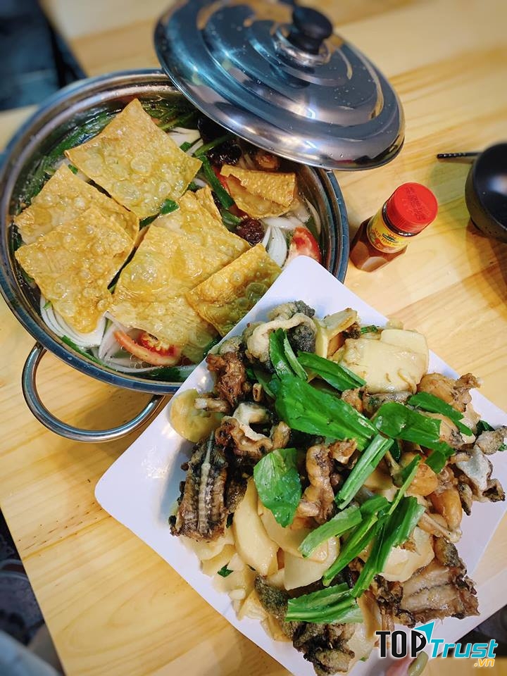 Nổi tiếng nhất và được nhiều người oder nhất là lẩu ếch.