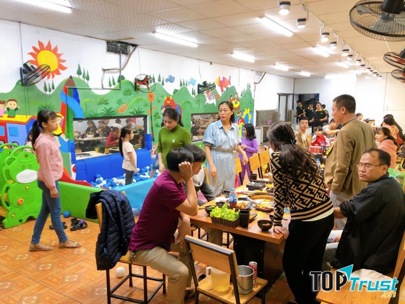 Không gian nhà hàng