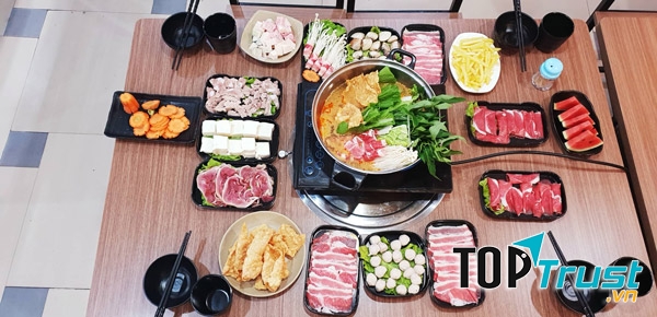 Lẩu tại Jumong BBQ luôn có nhiều loại đồ nhúng cho các thực khách lựa chọn