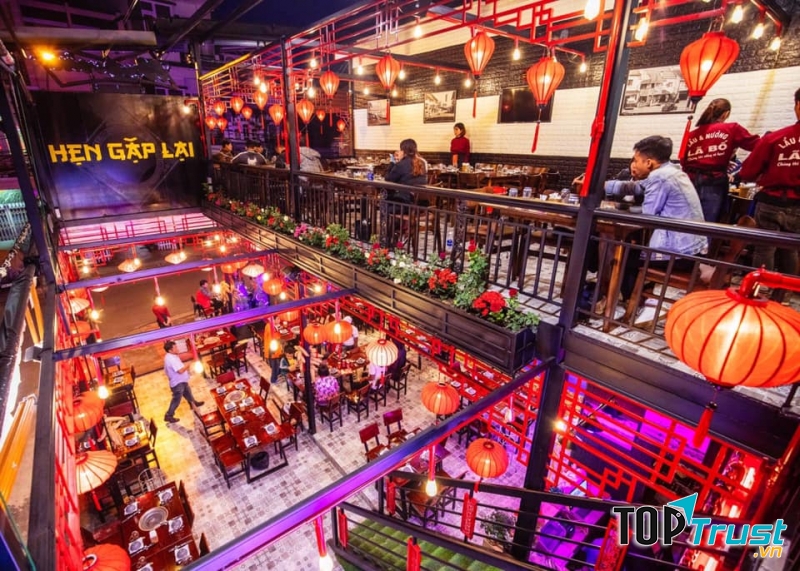 Lẩu Nướng Lã Bố là một quán chuyên phục vụ các món nướng và lẩu với menu vô cùng đa dạng.