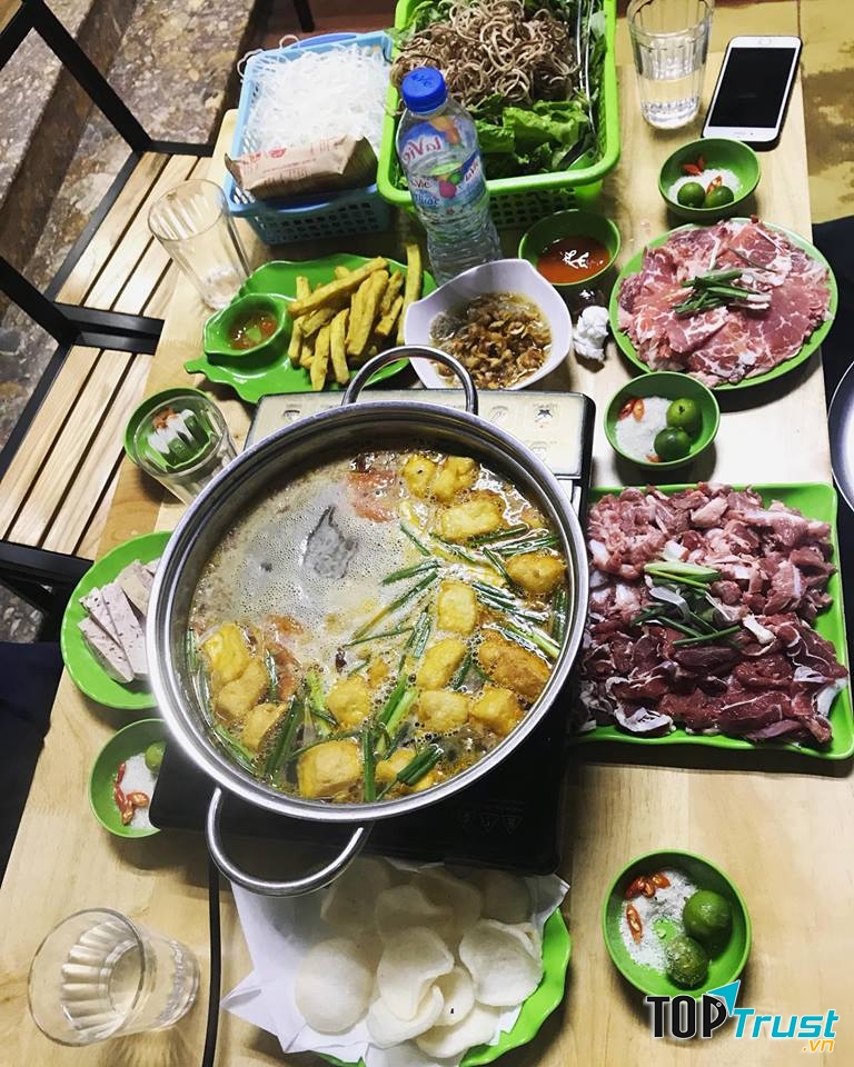 Lẩu riêu 72 là cửa hàng ăn uống dành cho gia đình vừa ấm cúng vừa ngon lành