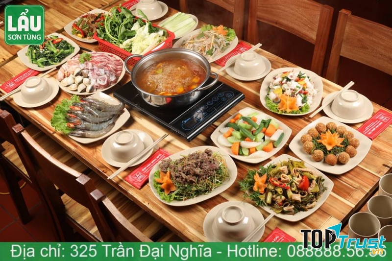 Lẩu Sơn Tùng mang đến hương vị lẩu riêu cua mộc mạc, dân giã