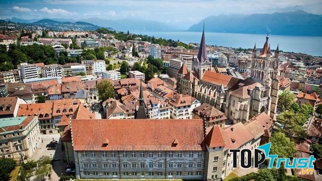 Đây là một thành phố cổ kính sở hữu tòa lâu đài tráng lệ