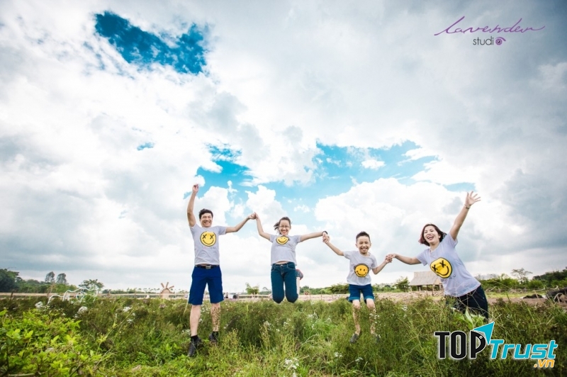 Chụp ảnh gia đình tại Lavender Studio