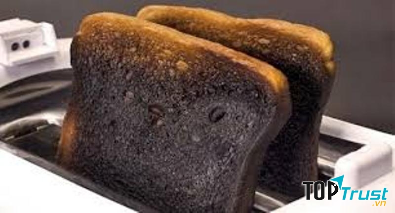 Lấy cao răng tại nhà với bánh mì cháy