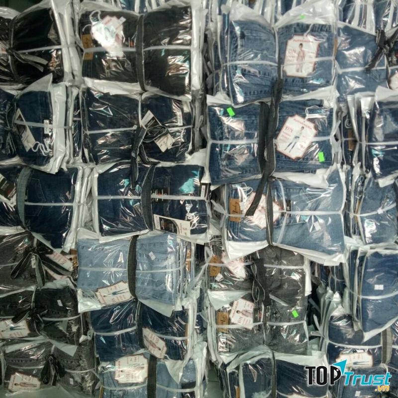 Ngoài những xưởng sỉ quần áo trên, các bạn cũng có thể qua các chợ đầu mối tại Hồ Chí Minh để lấy sỉ quần jean