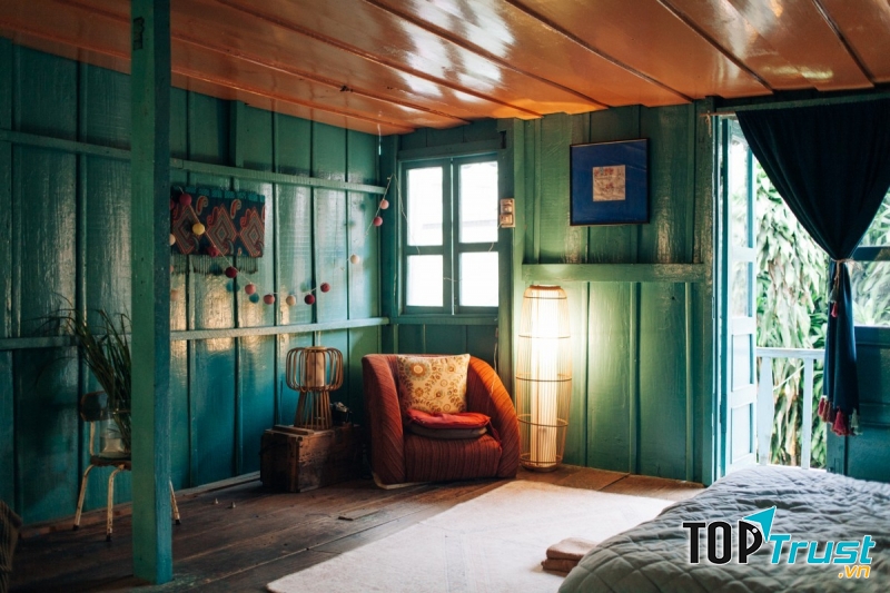 Le Bleu đem đến cho bạn một góc sống khác biệt, với một khu vườn nhỏ xinh xắn, những góc nhà gỗ mộc mạc, đôi khi là cả sự tinh tế từ sự đơn giản của lối bày trí,…