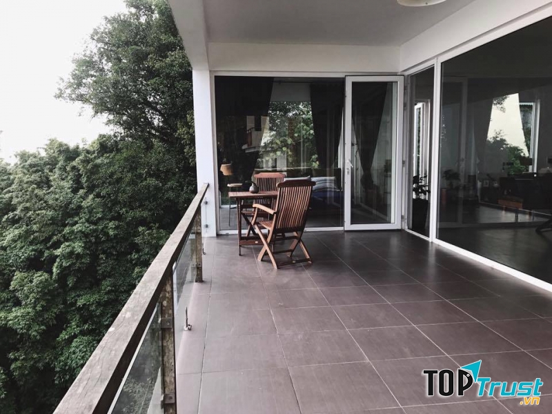 Ban công tại Le Bleu Floating Clouds