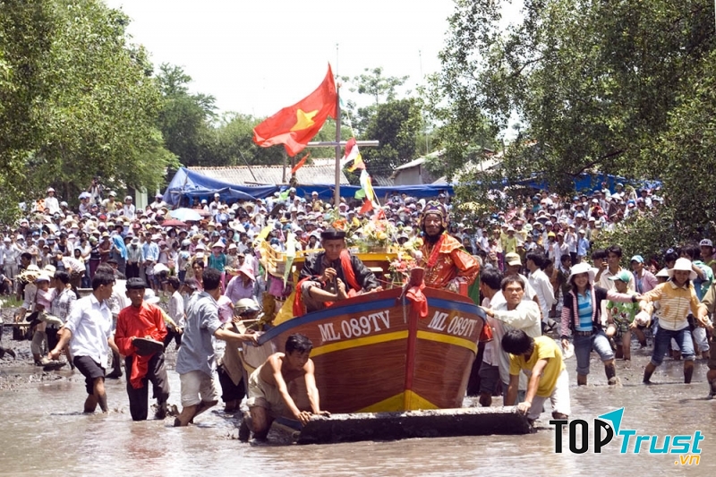 Lễ hội ﻿còn được gọi là lễ hội nghinh Ông