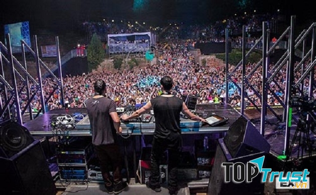 Lễ hội âm nhạc Exit được tổ chức hàng năm vào mùa hè, kéo dài 4 ngày