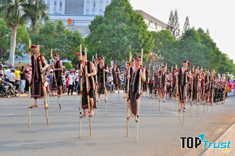 Tổ chức trò chơi dân gian tại lễ hội