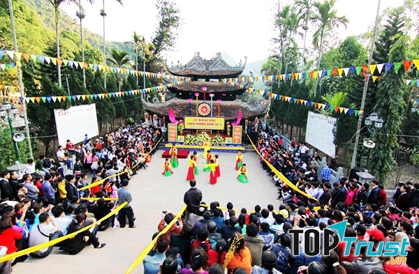 Lễ hội chùa Hương - Hà Nội