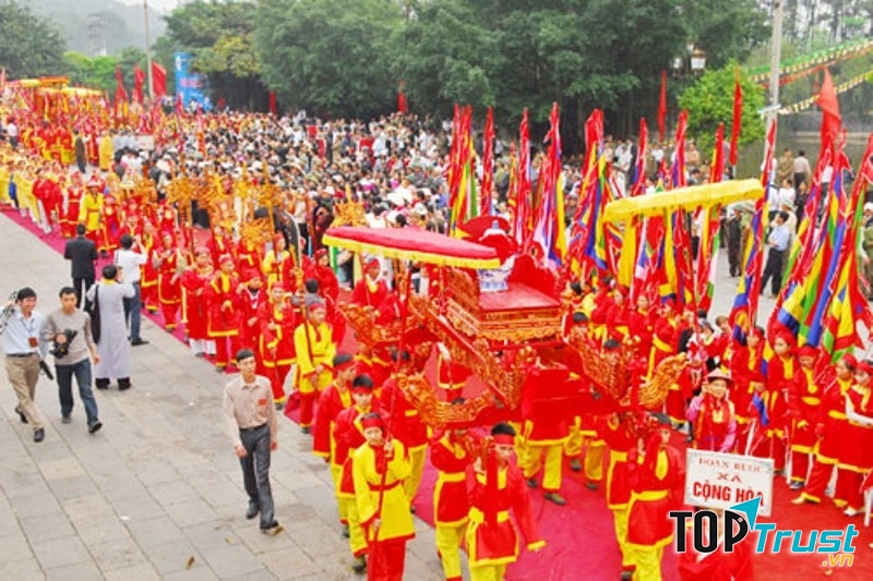 Nhân dân tham gia lễ rước nước