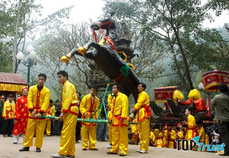 Nghi lễ rước ngựa, rước voi đi hóa