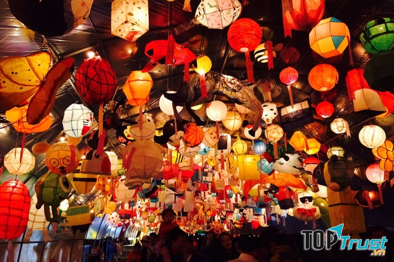 Lễ hội đèn lồng Jinju được biết đến là lễ hội lồng đèn lớn nhất Hàn Quốc