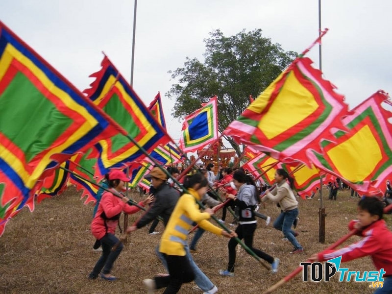 Lễ hội giúp ôn lại quá khứ hào hùng của dân tộc, giúp thế hệ trẻ hiểu hơn và công cuộc xây dựng, bảo vệ đất nước của ông cha ta.