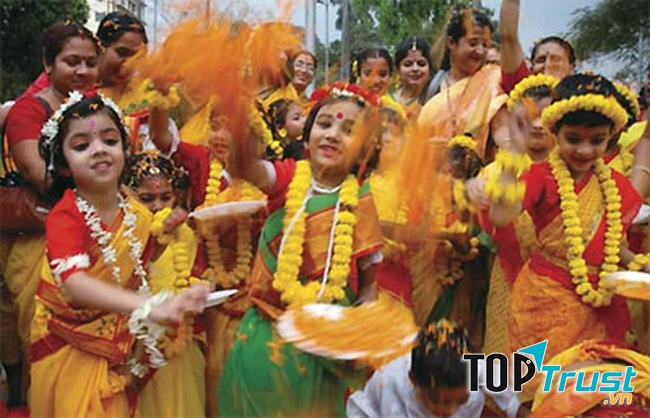 Lần đầu tiên những người cao tuổi đã có một bữa tiệc trọn vẹn và một màn trình diễn vũ điệu Garba truyền thống trong lễ hội này.