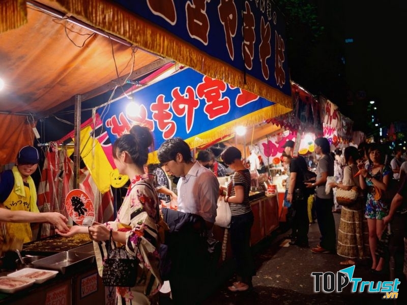 Các gian hàng ẩm thực trong lễ hội Gion