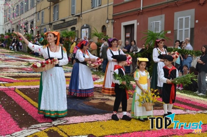 Lễ hội hoa Genzano Infiorata, Ý