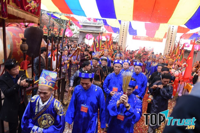 Lễ hội làng truyền thống