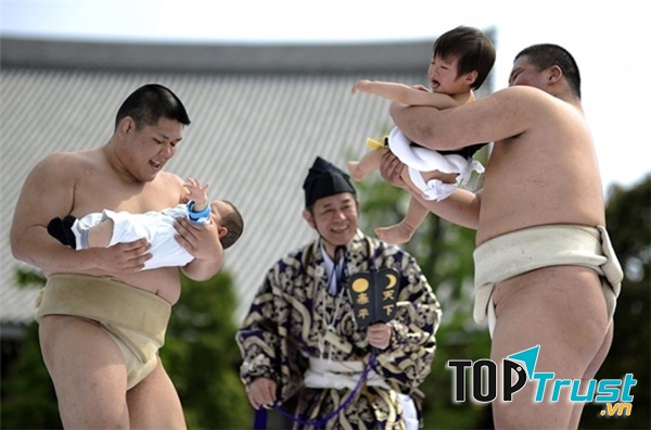 Sumo doạ trẻ con