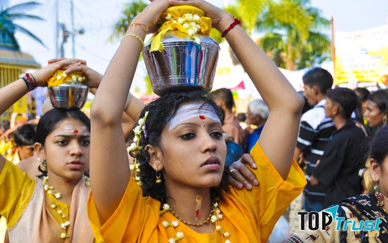 Họ cầu nguyện những điều tốt lành và may mắn cho người﻿ dân.