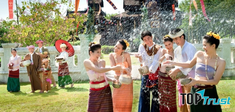Lễ hội té nước Songkran, Thái Lan