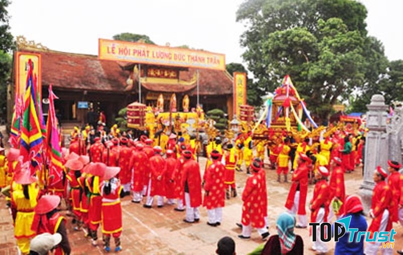 Lễ rước ấn đền Trần