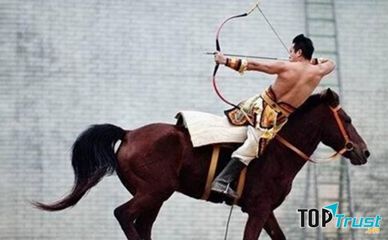Ngoài võ nghệ siêu quần, Lê Khôi còn là một kỵ xạ cự phách (Hình ảnh mang tính minh họa).