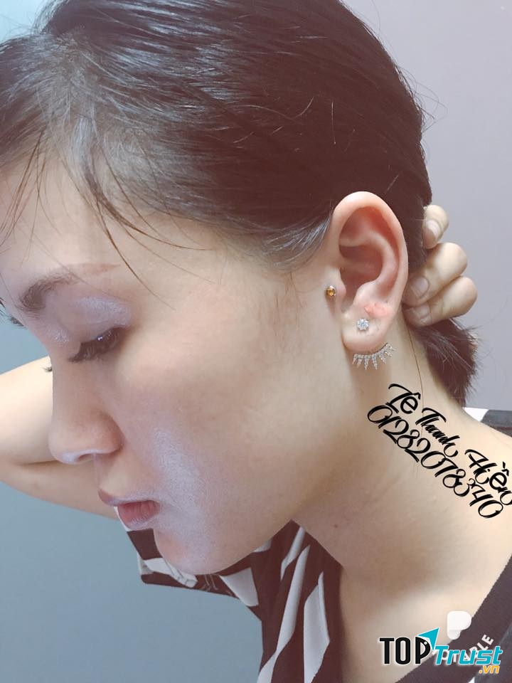 Lê Thanh Hiền xỏ khuyên