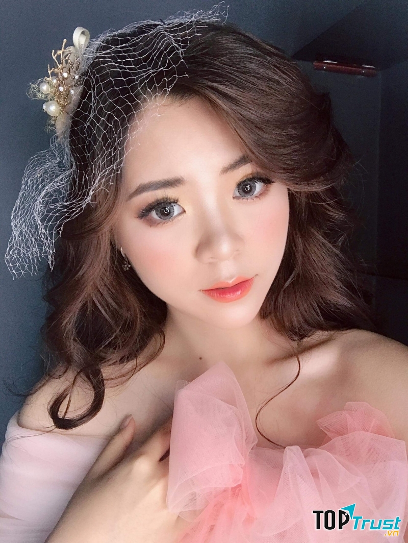 Lee Hương Make Up