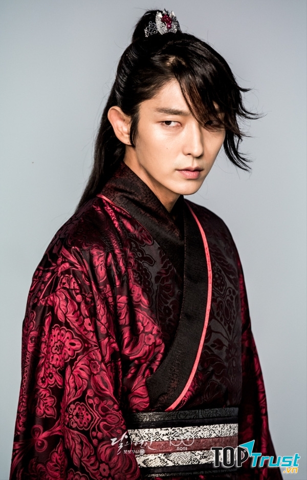 Lee Jun Ki trong Người tình ánh trăng