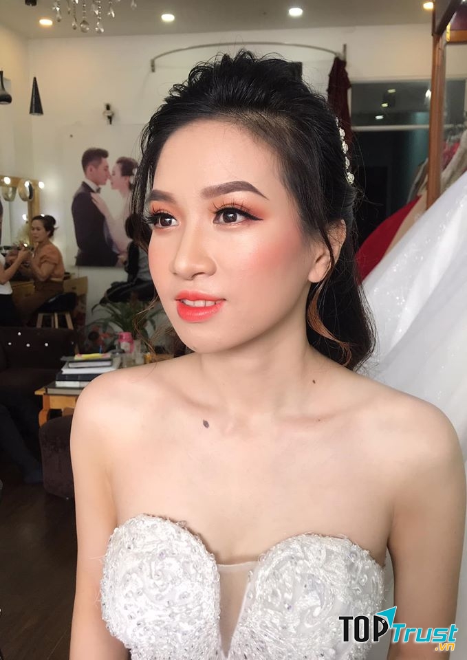 Lee Thủy Makeup