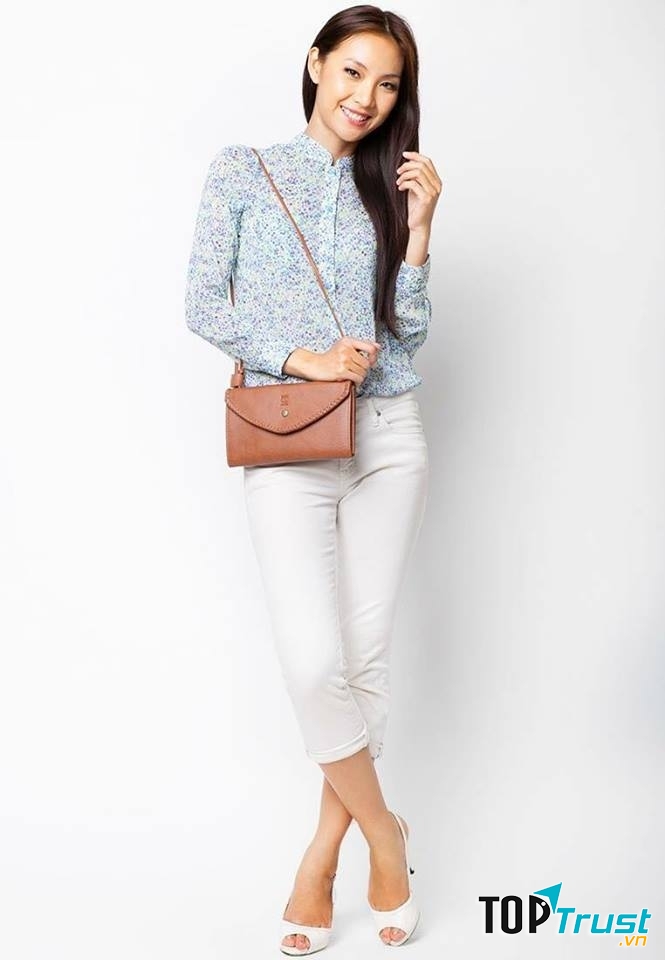 Tại Lee&Tee, túi đeo chéo kết hợp ví - Floren có giá: 325.000 VNĐ