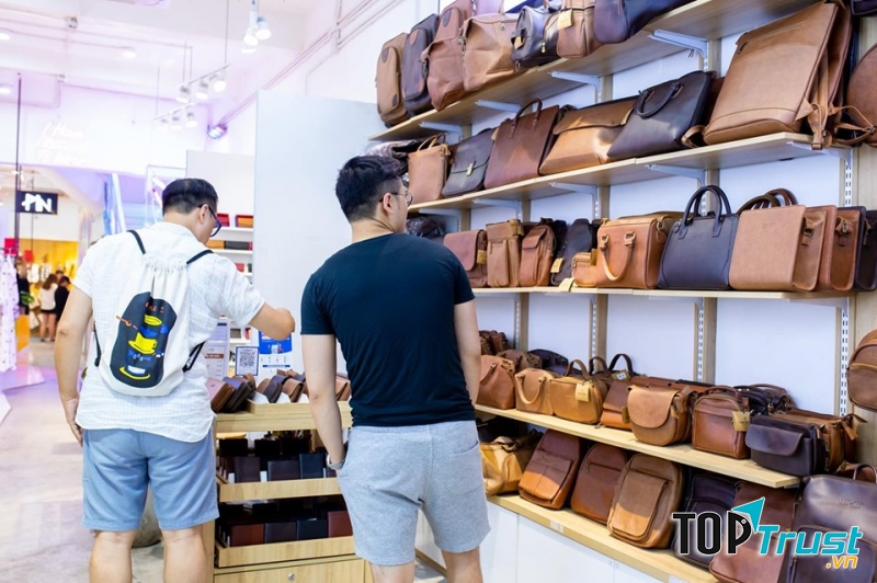 Lee&Tee - Nhãn hàng túi xách da  nam, nổi bật