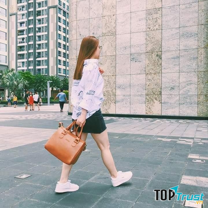 Sản phẩm túi xách tại Lee&Tee Cần Thơ