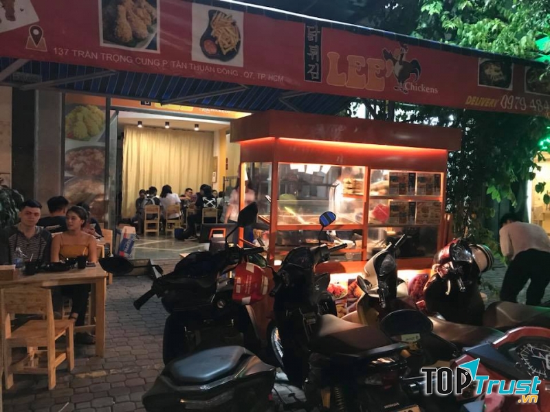 Lee's - Gà rán & ăn vặt