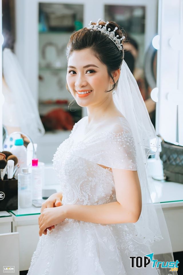 Lee's Makeup & Wedding