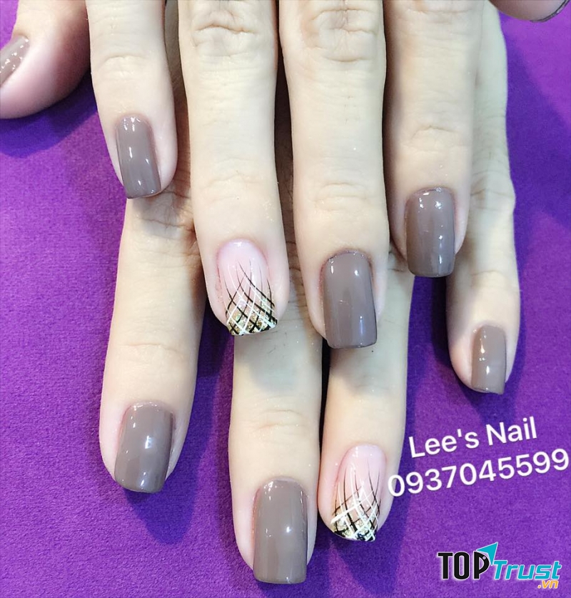 LEE'S NAIL