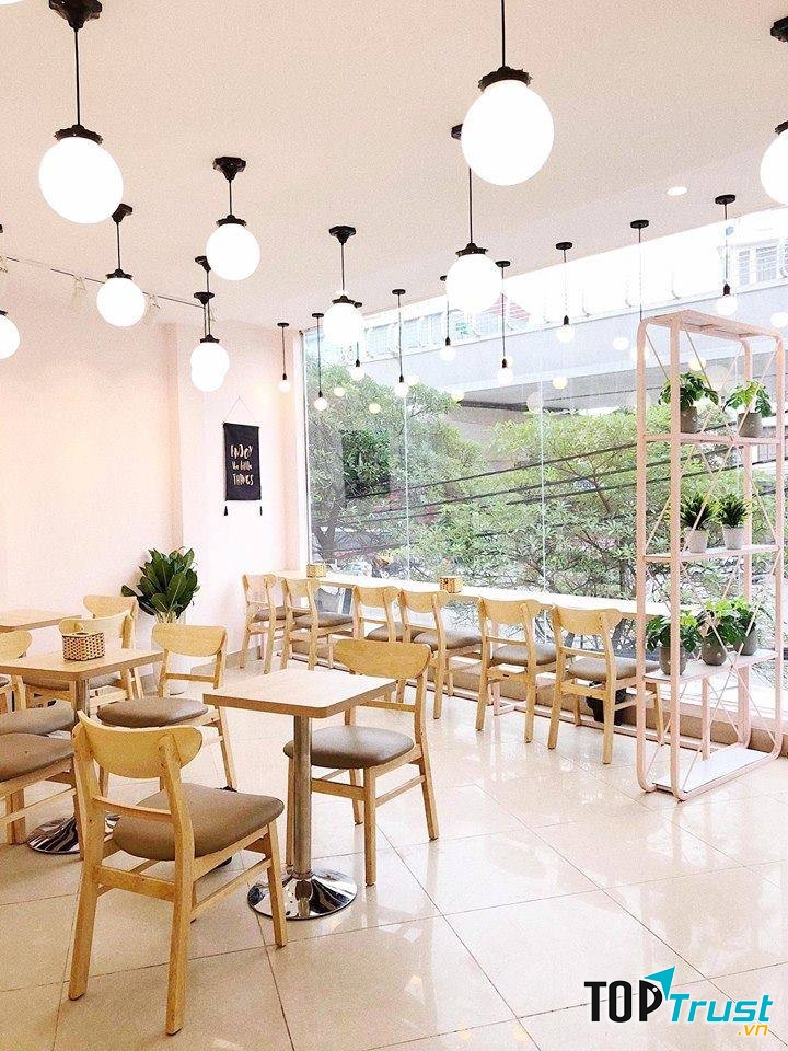 Leetee - Tea And Juice sở hữu không gian nổi bật và thu hút với gam màu hồng Pastel