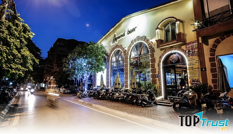 Không gian bên ngoài nhà hàng