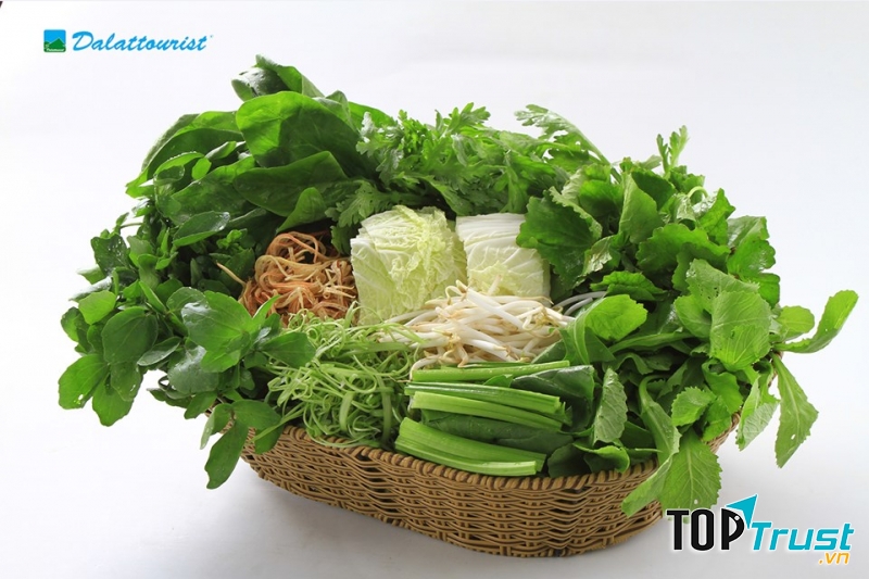 Rau Đà Lạt là sản phẩm nổi tiếng được tiêu thụ rộng rãi trong cả nước và nhiều nước trên thế giới. Rau Đà Lạt đồng nghĩa với các loại rau tươi ngon