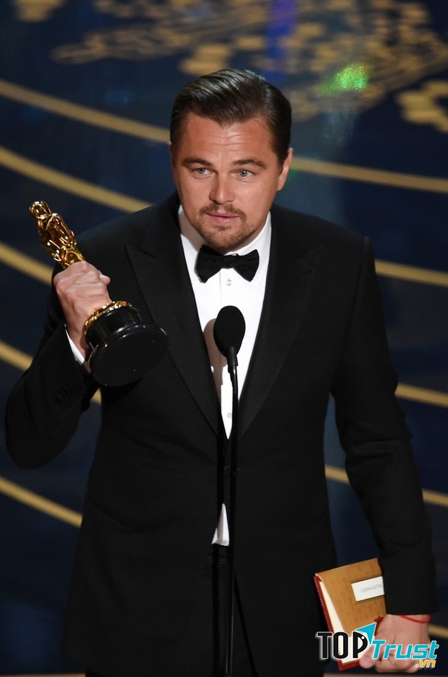 Leonardo DiCaprio nhận Oscar