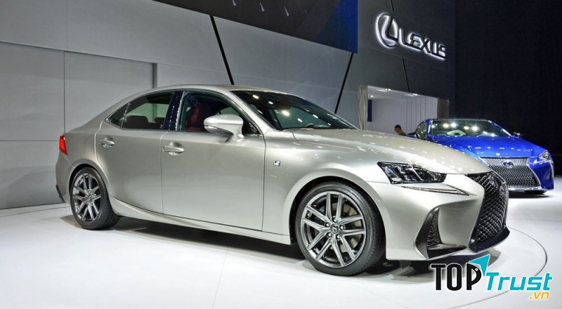 LEXUS IS.