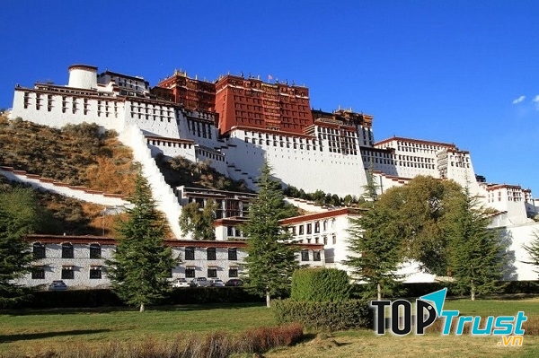 Cung điện Potala được coi là viện bảo tàng sống động nhất cho văn hóa Tây Tạng