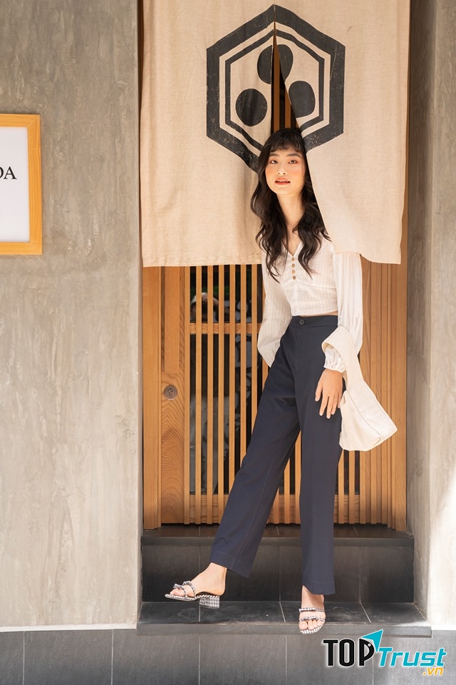 Libe' là cái tên không còn xa lạ đối với những nàng yêu phong cách trẻ trung, nhẹ nhàng, croptop và quần dáng rộng.